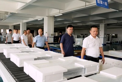 炎陵縣譚宇副縣長(zhǎng)、商務(wù)局扶學(xué)勇書記一行蒞臨參觀萊博頓總部工廠